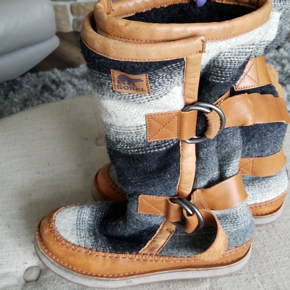 Sorel chipahko wool boots